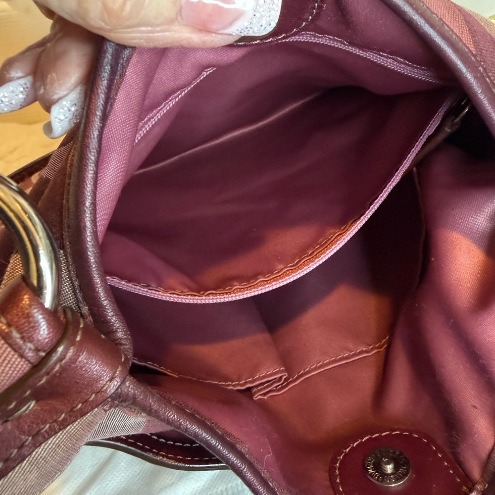 COACH PENELOPE OPTIC SIGNATURE HIPPIE CROSSBODY BAG F17479 - Picture 8 of 16